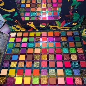 Brazilian Carnival Eye shadow Pallet by Qing